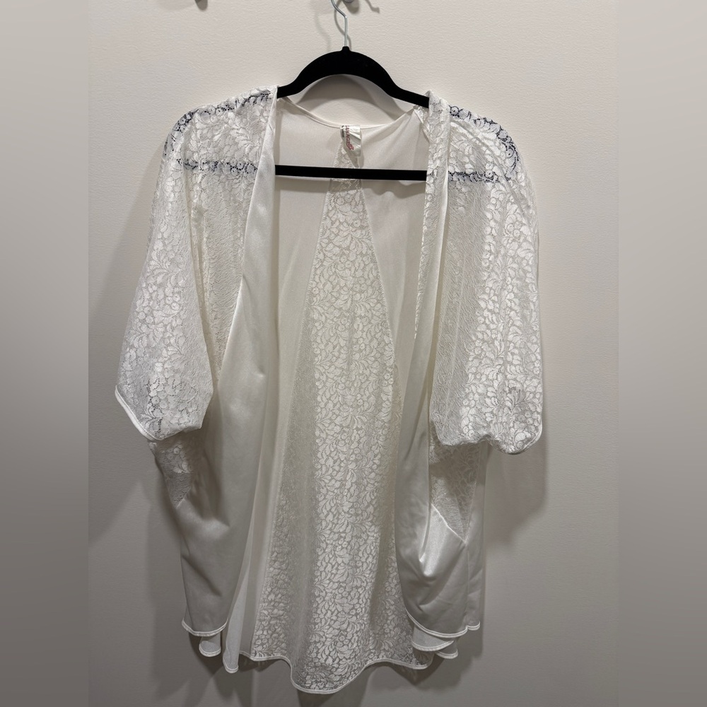 Vintage White Satin & Lace Women's Robe